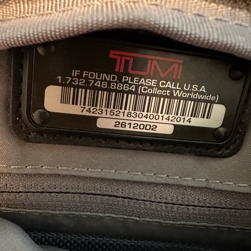 Tumi expandable black organizer laptop briefcase for men or women - Picture 9 of 10